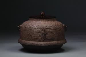 霰地松図真形釜