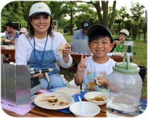 試食をしている写真2