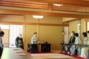 大茶室での茶会の様子