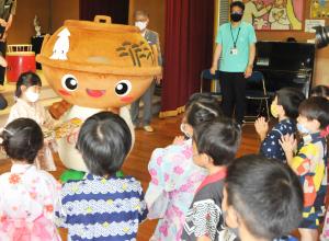 花火贈呈式・愛生幼稚園