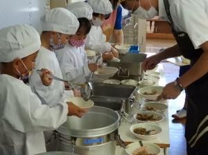学校給食費の画像