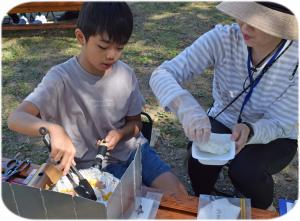 カセットコンロで調理をしている写真です