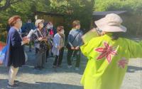 研修旅行で説明を受ける食生活改善推進員