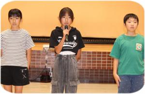 自己紹介をしている写真2です