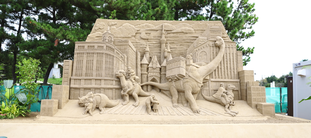 あしや砂像展2025～時空を超えて「恐竜」～