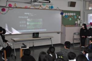 天明小学校がまず発表をしました。