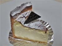 濃厚すぎる濃厚チーズケーキの写真です。